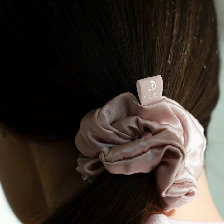 minimize damage to your hair with silk scrunchies | great for natural, curly, straight and wavy hair types