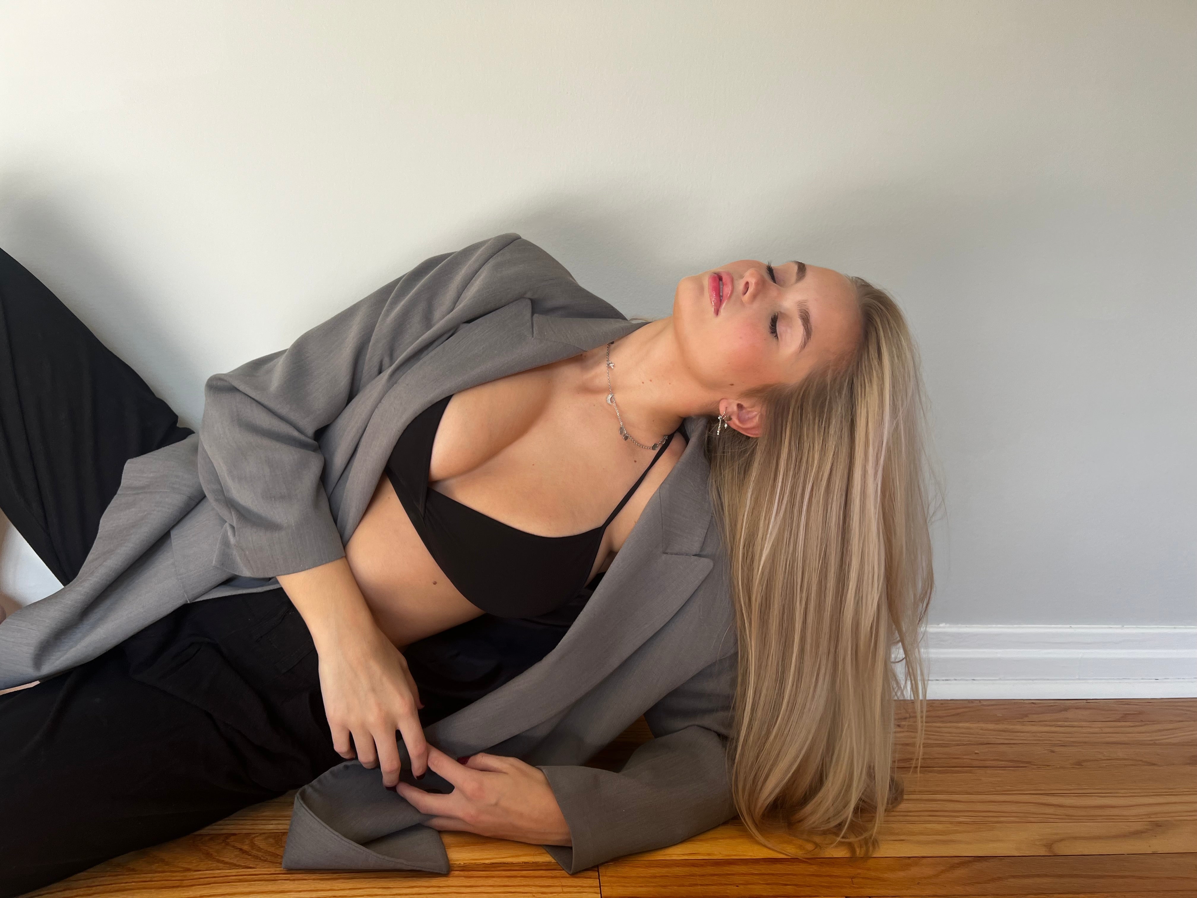 Jadu Beauty model with healthy hair